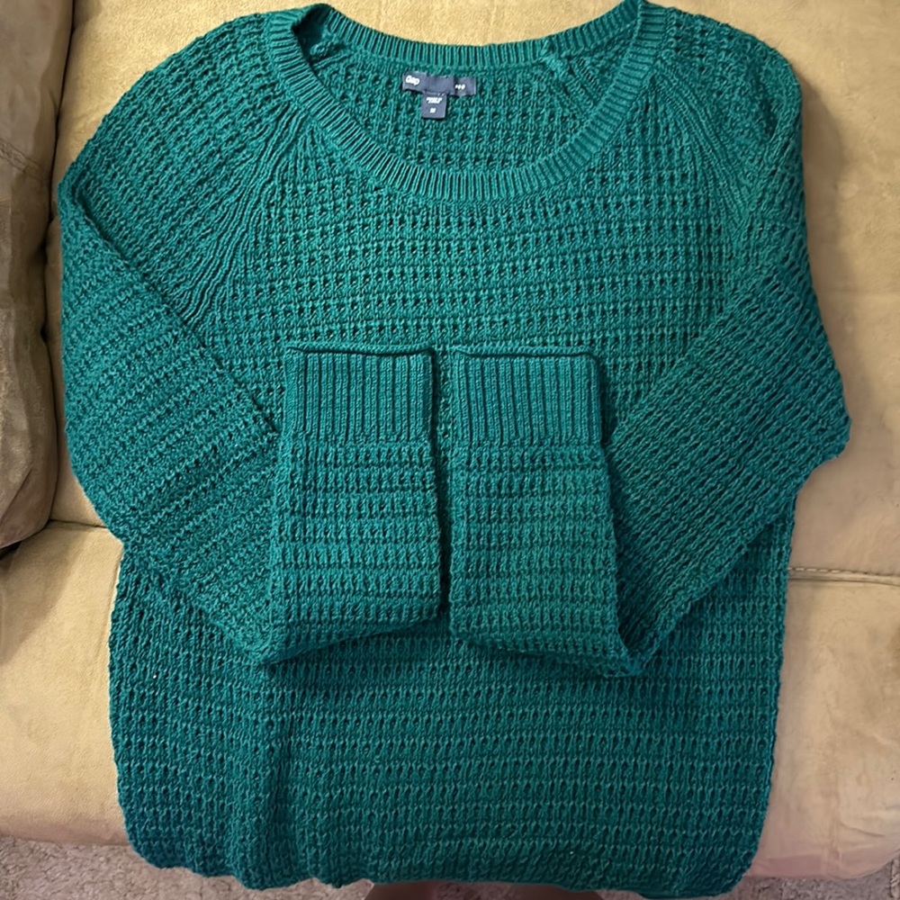 Gap sweater
